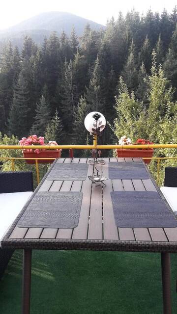 Фото номера Трехместный номер с видом на горы Гостевой дом Guest House Stoletnika г. Ягодина 9